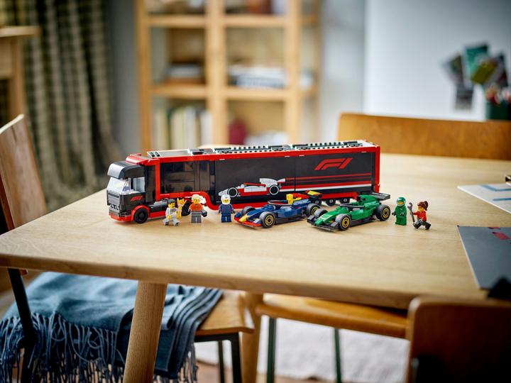 Produktbild LEGO F1 Transporter mit RB20 & AMR24 F1 Rennautos (60445, LEGO City)