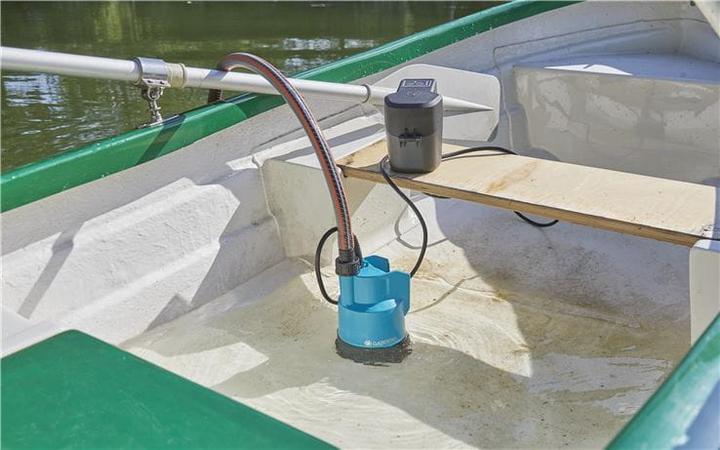 Immagine prodotto Gardena Pompa sommergibile per acque chiare a batteria (Pompa per acqua pulita)