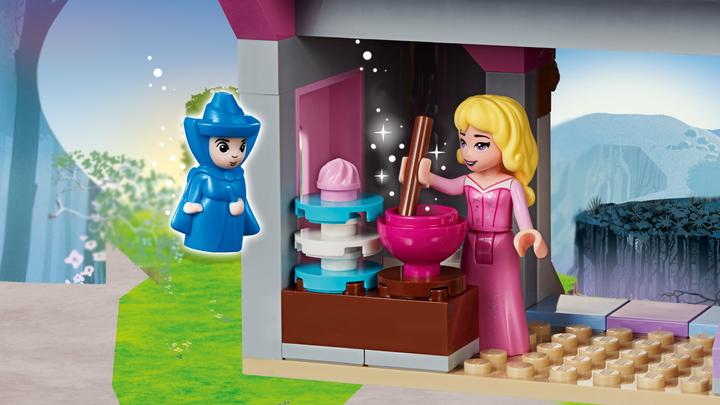 Actual product image LEGO Sleeping Beauty's fairytale castle (41152, LEGO Disney)