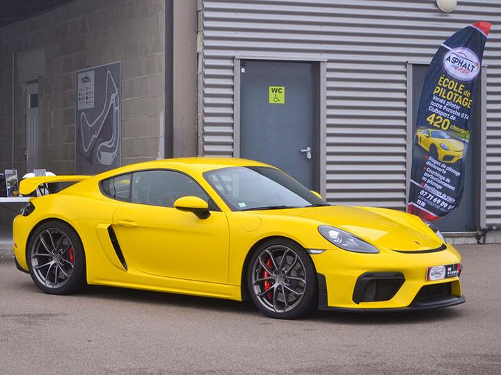 Immagine prodotto Smartbox Pilotaggio di una Porsche GTA 4 Clubsport durante 5 giri sul circuito di Château-Gaillard (1 pers.)