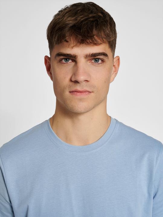 Actual product image hummel Legacy Chevron T-Shirt (M)
