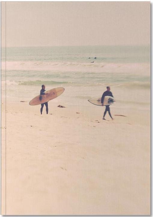 Produktbild Juniqe Two Surfers - Surfen (A5, Blanko)