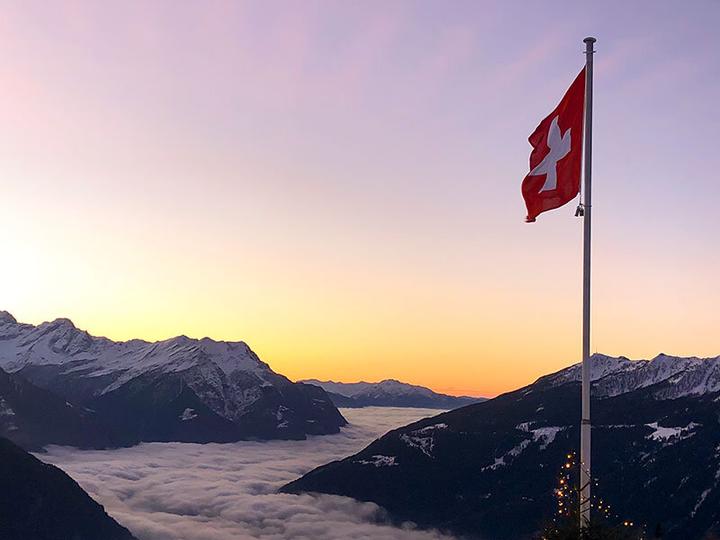 Produktbild Smartbox Gourmet-Ausflug in die Höhe mit Fondue und Fahrt mit dem Schneemobil für 6 in Aquila (6 Pers.)