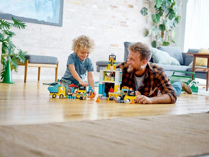 Actual product image LEGO Large construction site with light and sound (10933)