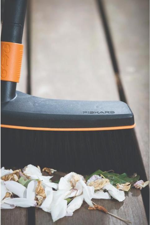 Actual product image Fiskars Street broom (1 pcs.)