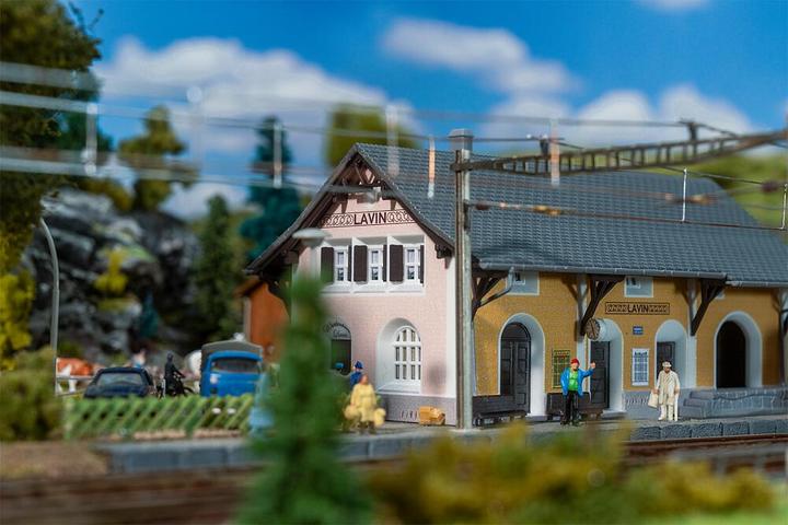 Actual product image Faller Bahnhof Lavin