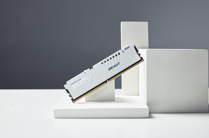Actual product image Kingston D5 32GB 5200-36 Beast EXPO wh KFY AMD EXPO (1 x 32GB, 5200 MHz, DDR5 RAM, DIMM)