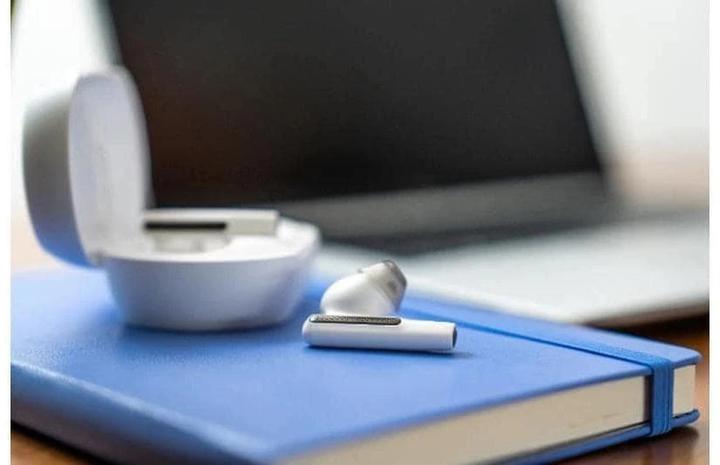 Actual product image Poly Voyager Free 60+ UC M White Sand Earbuds (Wireless, USB-C)
