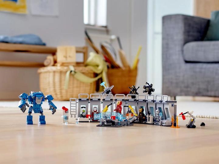 Actual product image LEGO Iron Mans Workshop (76125, LEGO Marvel)