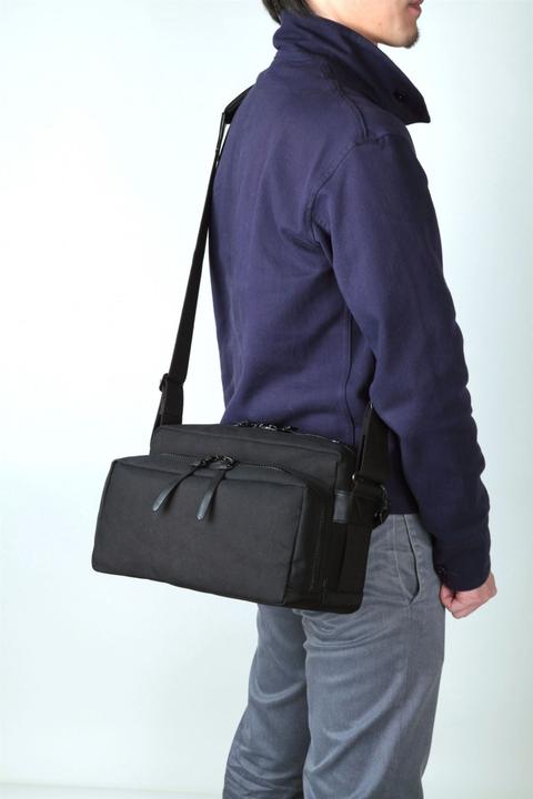 Produktbild Artisan & Artist Canvas Shoulder Camera Bag (Kamera Schultertasche, 1 l)