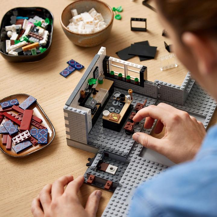 Produktbild LEGO Queer Eye - The Fab 5 Loftas (10291) (10291, LEGO Creator Expert, LEGO Seltene Sets)
