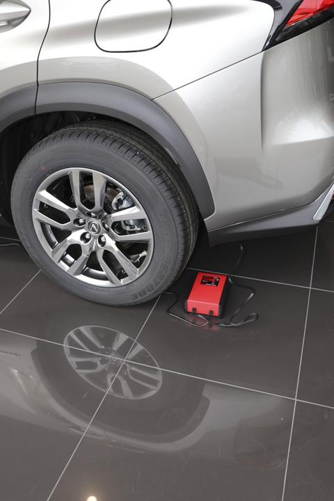 Immagine prodotto Schumacher SPI15 Caricabatterie per showroom 12V (12V, 15 A)
