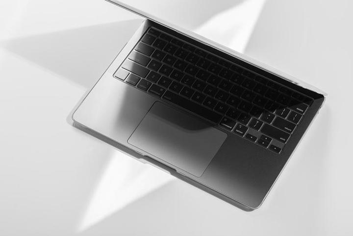 Actual product image Moshi ClearGuard (17.91")