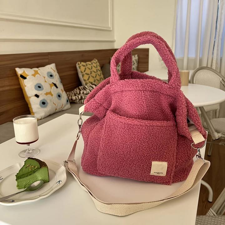Produktbild Only-Bags.Store Kunstfell-Tasche mit abnehmbarem Riemen - leicht, geräumig und vielseitig für den täglichen