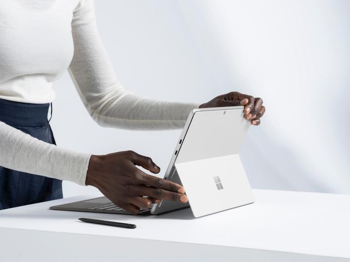 Produktbild Microsoft Surface Pro 8 for business (13", Intel Core i7-1185G7, 16 GB, 256 GB, Ohne Tastaturlayout)