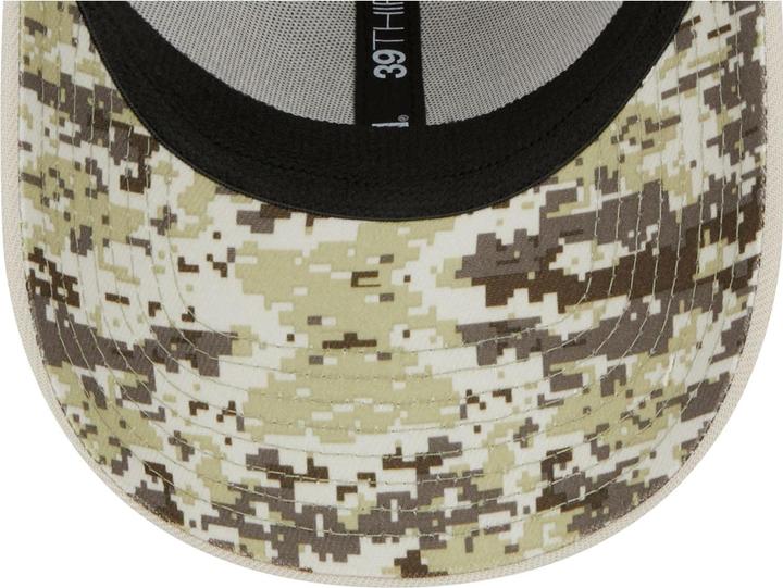 Actual product image New Era 39Thirty Cap Salute to Service New England Patriots (M/L)