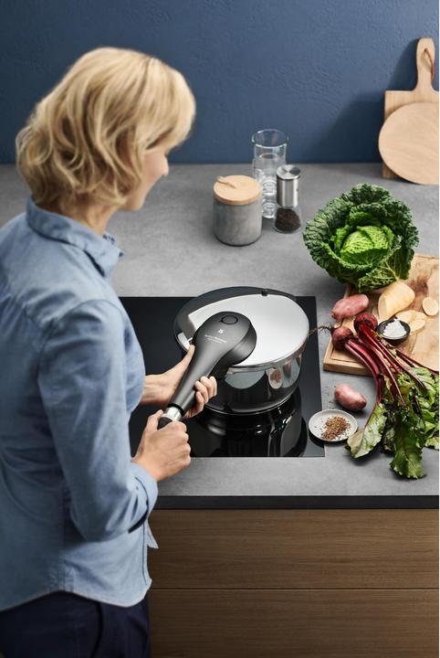 Produktbild WMF Schnellkochtopf 4,5l Dampfkochtopf Perfect Premium Induktion Edelstahl 18/10 (22 cm, Dampfkochtopf, Edelstahl)