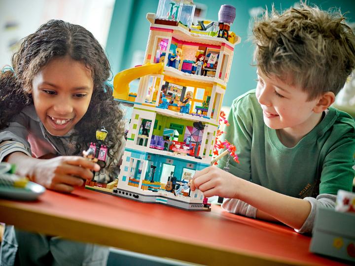 Immagine prodotto LEGO Centro comunitario di Heartlake City (41748, LEGO Friends)