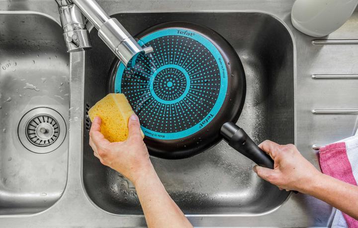 Actual product image Tefal Easy Cook & Clean pan 20 cm (20 cm, Frying pan, Aluminium)