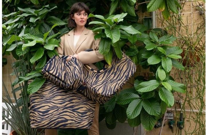 Actual product image reisenthel Bag Classic Shopper XL Sumatra