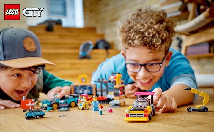 Actual product image LEGO 60389 Car workshop (60389, LEGO City)