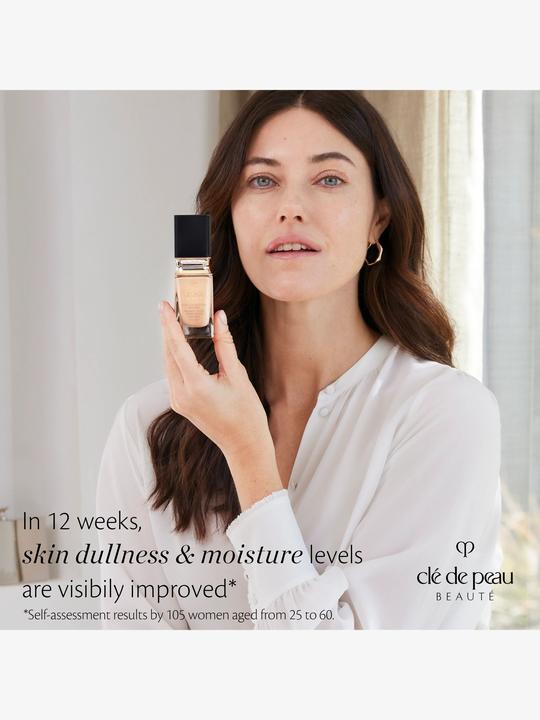 Actual product image Clé De Peau Radiant Fluid Foundation Natural BF00 (BF00 - Very Light Buff)