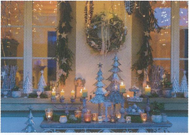 Produktbild Art Bula Postkarte dekoriertes Weihnachtsfenster
