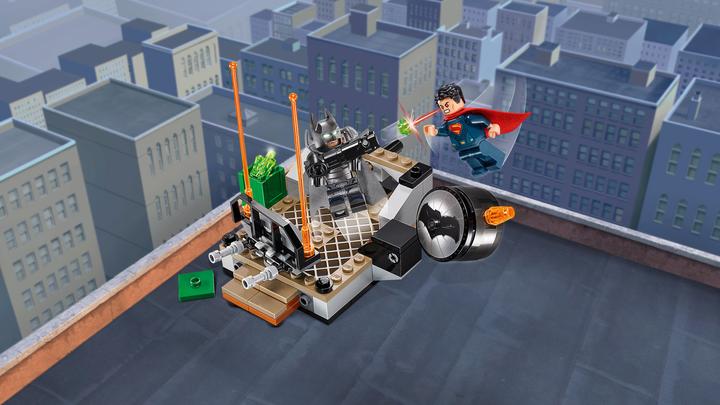 Actual product image LEGO Super Heroes Clash of the Heroes (76044, LEGO DC)