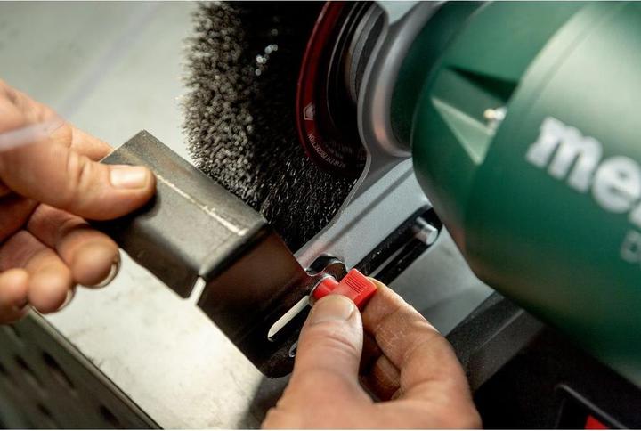 Immagine prodotto Metabo BS 200 Plus (Smerigliatrice, Tritacarne da banco, 450 W)