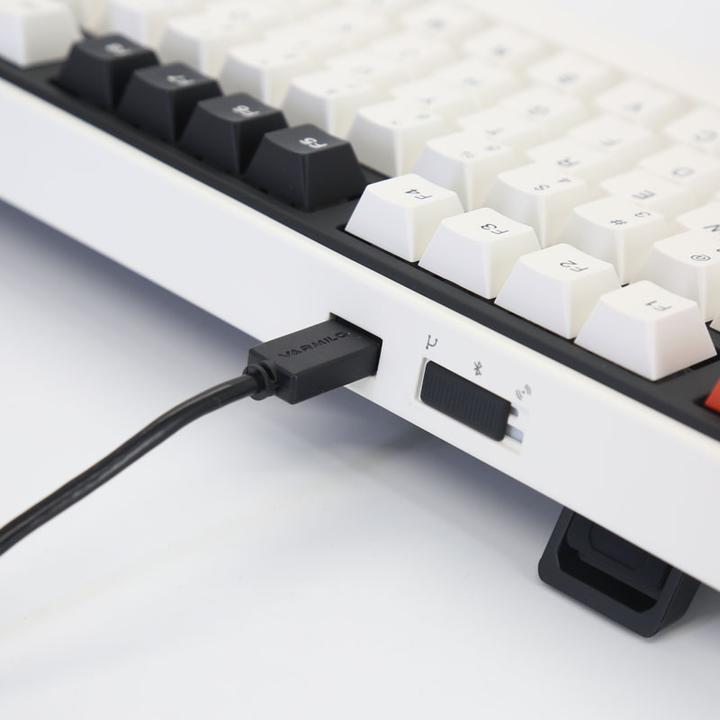 Actual product image Varmilo Minilo VXT81 Retro (US, Wireless, Cable)