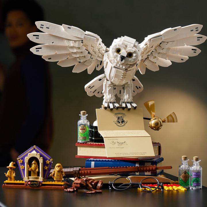 Actual product image LEGO Hogwarts Icons - Collector's Edition (76391, LEGO Harry Potter, LEGO Rare Sets)