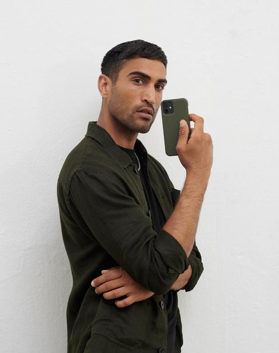 Produktbild iDeal Of Sweden Designer Hard-Cover Intense Khaki (Apple iPhone 13)