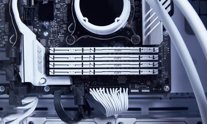 Actual product image Kingston D5 32GB 5200-36 Beast EXPO wh KFY AMD EXPO (1 x 32GB, 5200 MHz, DDR5 RAM, DIMM)