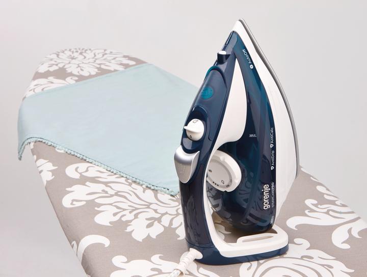 Actual product image Gorenje Steam Iron SIH2600BLC Steam Iron, 2600 W, Water tank capacity 350 ml, Continuous steam 30 g/min, Blu (2600 W, 95 g/min)