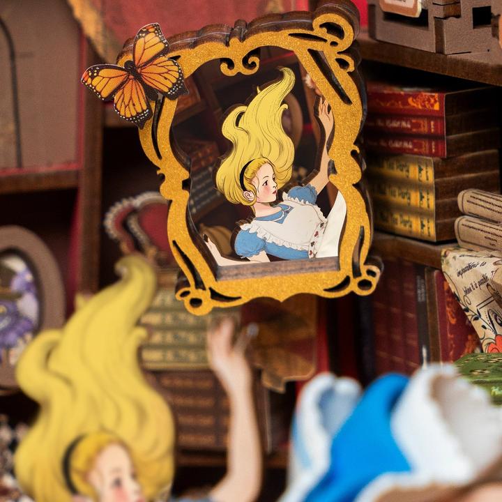 Actual product image Robotime Bausatz Alice im Wunderland, Modell Art: Book Nook