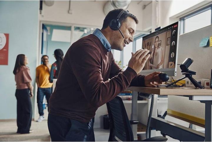 Image du produit HP POLY Voyager Focus 2 USB-C-C Headset +USB-C/A Adapter +Charging Stand