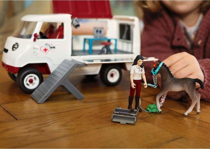 Productafbeelding Schleich Mobiele dierenarts met Hannoveraans veulen