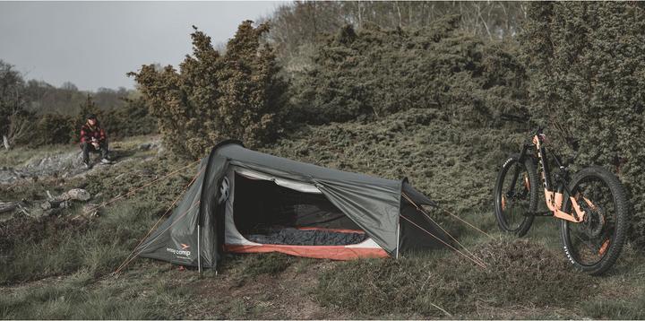 Immagine prodotto Easy Camp Tunnelzelt Sarek 1 (dunkelgr?n/orange, Modell 2025) (Tenda a tunnel, 1.80 kg, 1 persona)