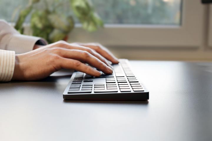 Actual product image Speedlink Keyboard LEVIA Illuminated Rechargeable, Bluetooth retail (DE, Wireless)