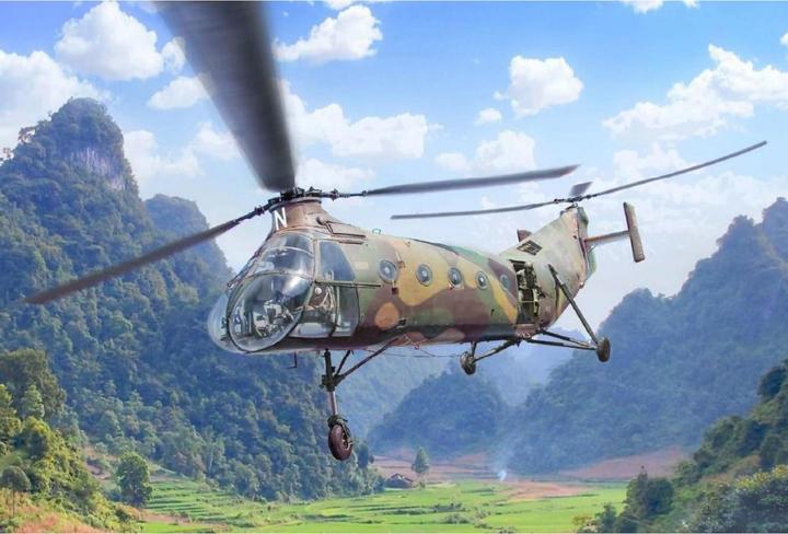Produktbild Italeri H-21C Flying Banana Gunship