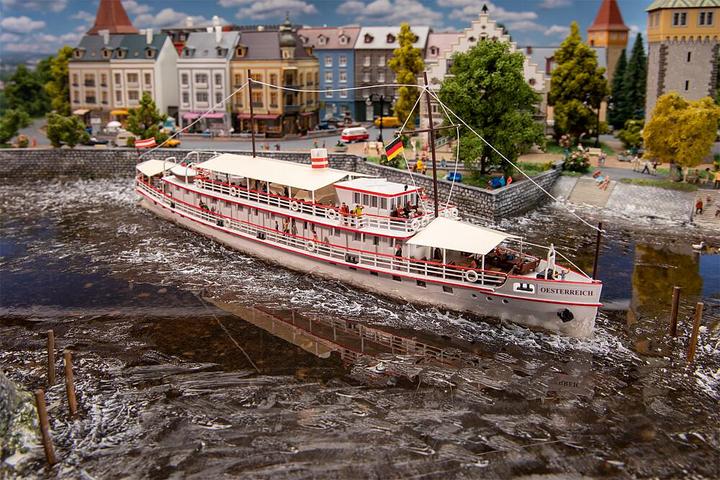 Produktbild Faller Fahrgastschiff Oesterreich