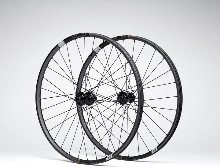 Actual product image Crankbrothers Synthesis Carbon XCT11 BOOST I9 Hydra Tubeless Ready Wheelset, 29", 110x15mm/148x12mm (Wheelset, 29")
