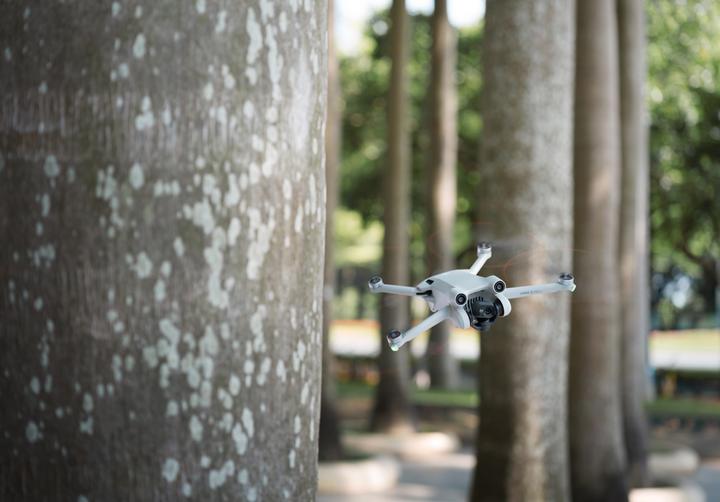 Immagine prodotto DJI Mini 3 Pro con controller RC (34 min, 249 g, 48 Mpx)