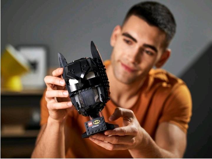 Actual product image LEGO Batman helmet (76182, LEGO DC)