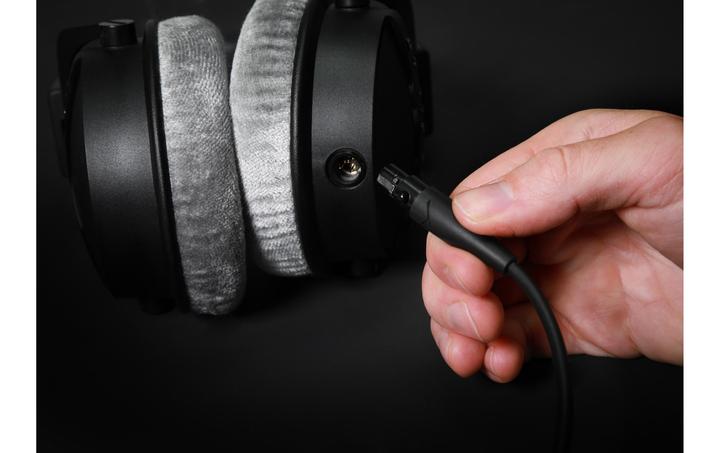Actual product image Beyerdynamic DT 770 Pro X Limited Edition (No noise cancelling, Cable)