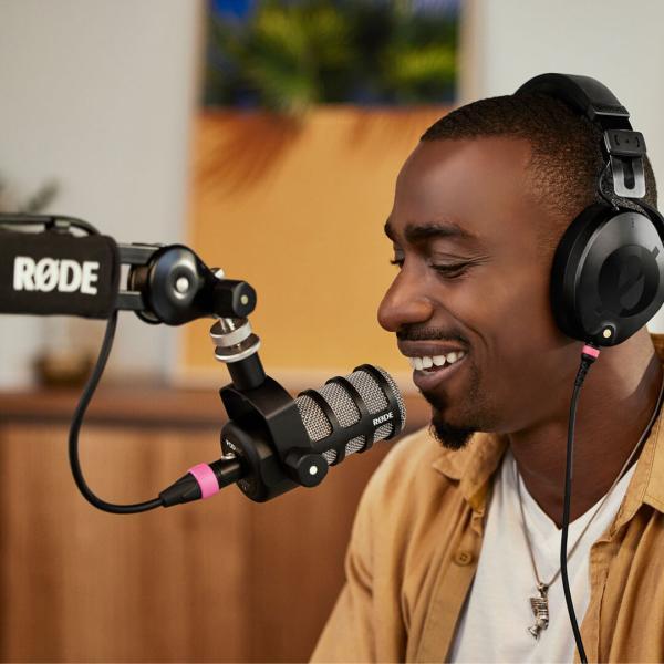 Produktbild RØDE Podmic Podcast-Mikrofon Schwarz mit MS032 Tisch-Stativ