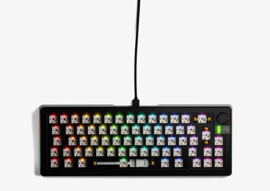 Produktbild Glorious GMMK 3 PRO 65% Barebones Wired Black - ISO (DE, Kabelgebunden)