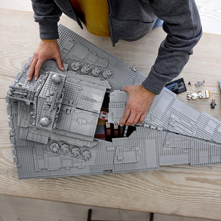 Actual product image LEGO Imperial Star Destroyer (75252, LEGO Rare Sets, LEGO Star Wars)
