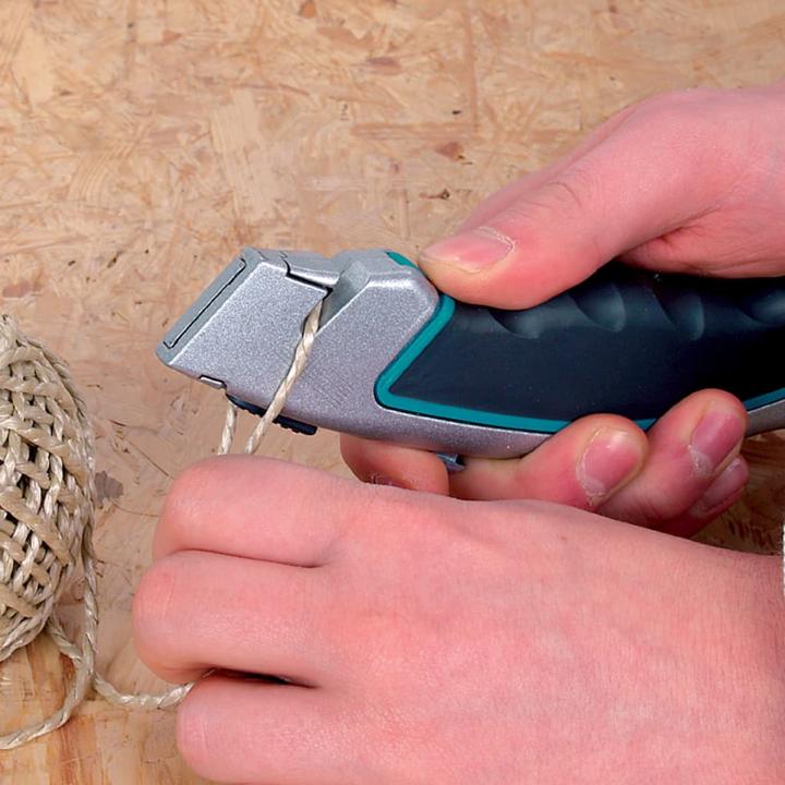 Actual product image wolfcraft Quick-Change Trapezium Blade Knife with Retractable Blade (Cutters)