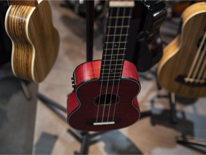 Produktbild Dimavery UK-100 Sopran-Ukulele, flamed red (Sopran, Soprano)